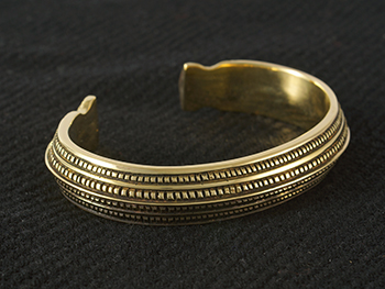 apyranke juostine su rantukais